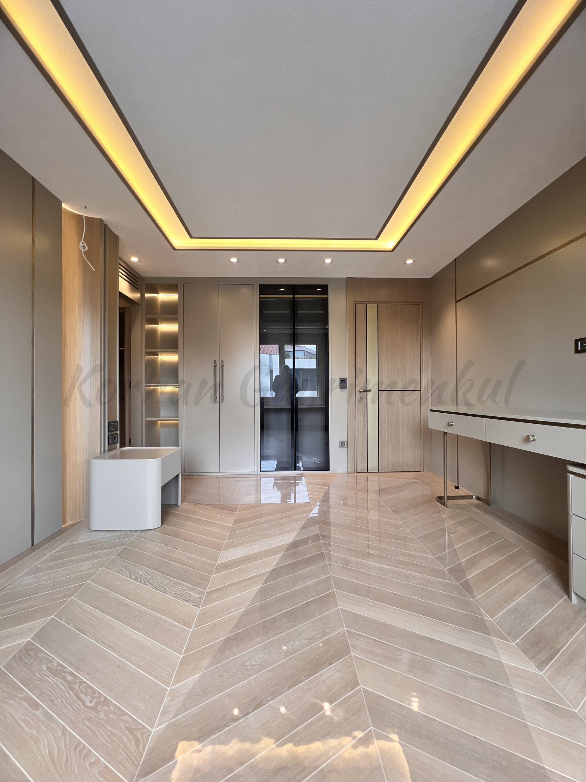 KALAMIŞ'TA KESİNTİSİZ DENİZ VE MARİNA MANZARALI 155M2 NET 4+1 SIFIR
