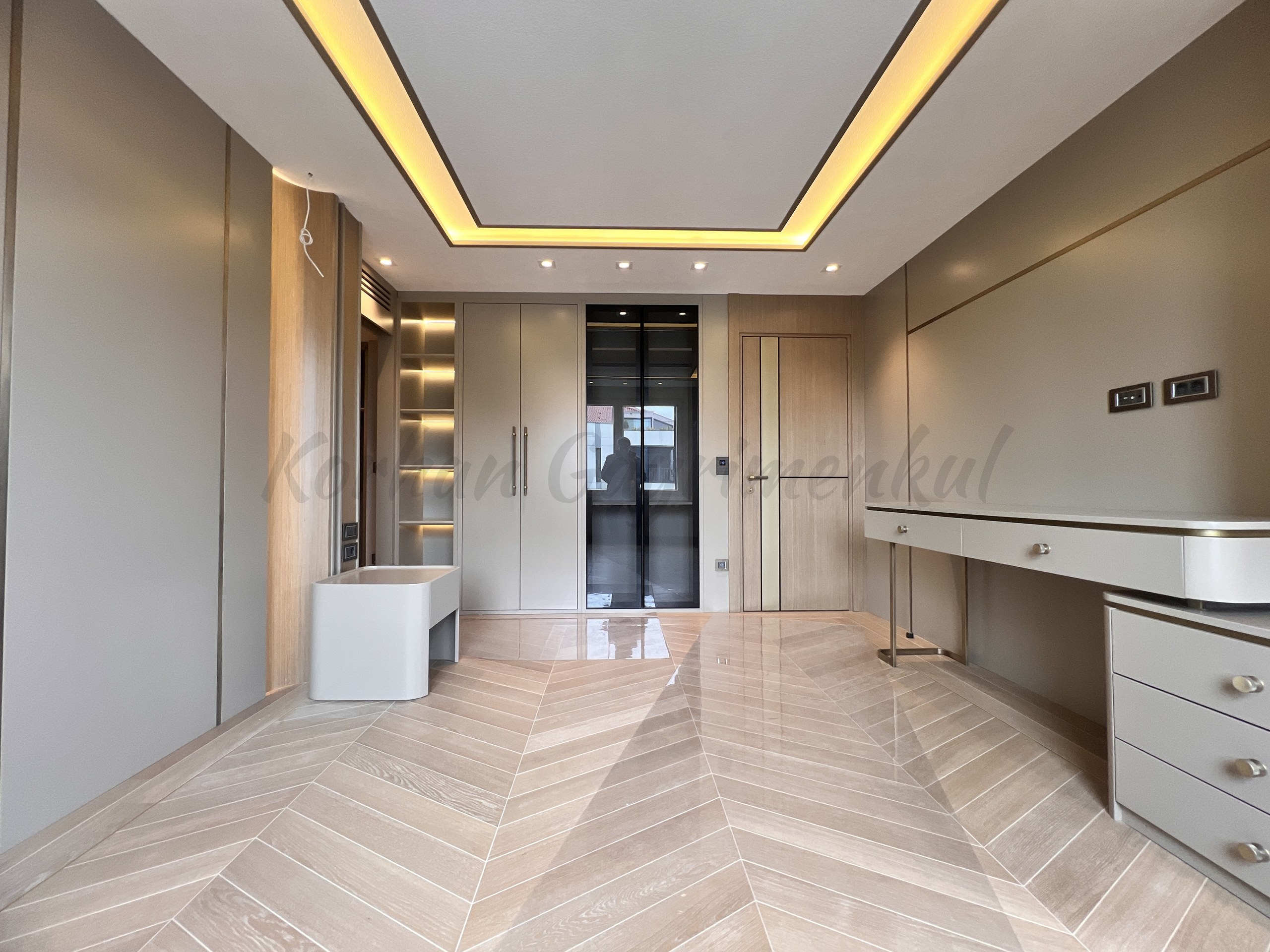 KALAMIŞ'TA KESİNTİSİZ DENİZ VE MARİNA MANZARALI 155M2 NET 4+1 SIFIR