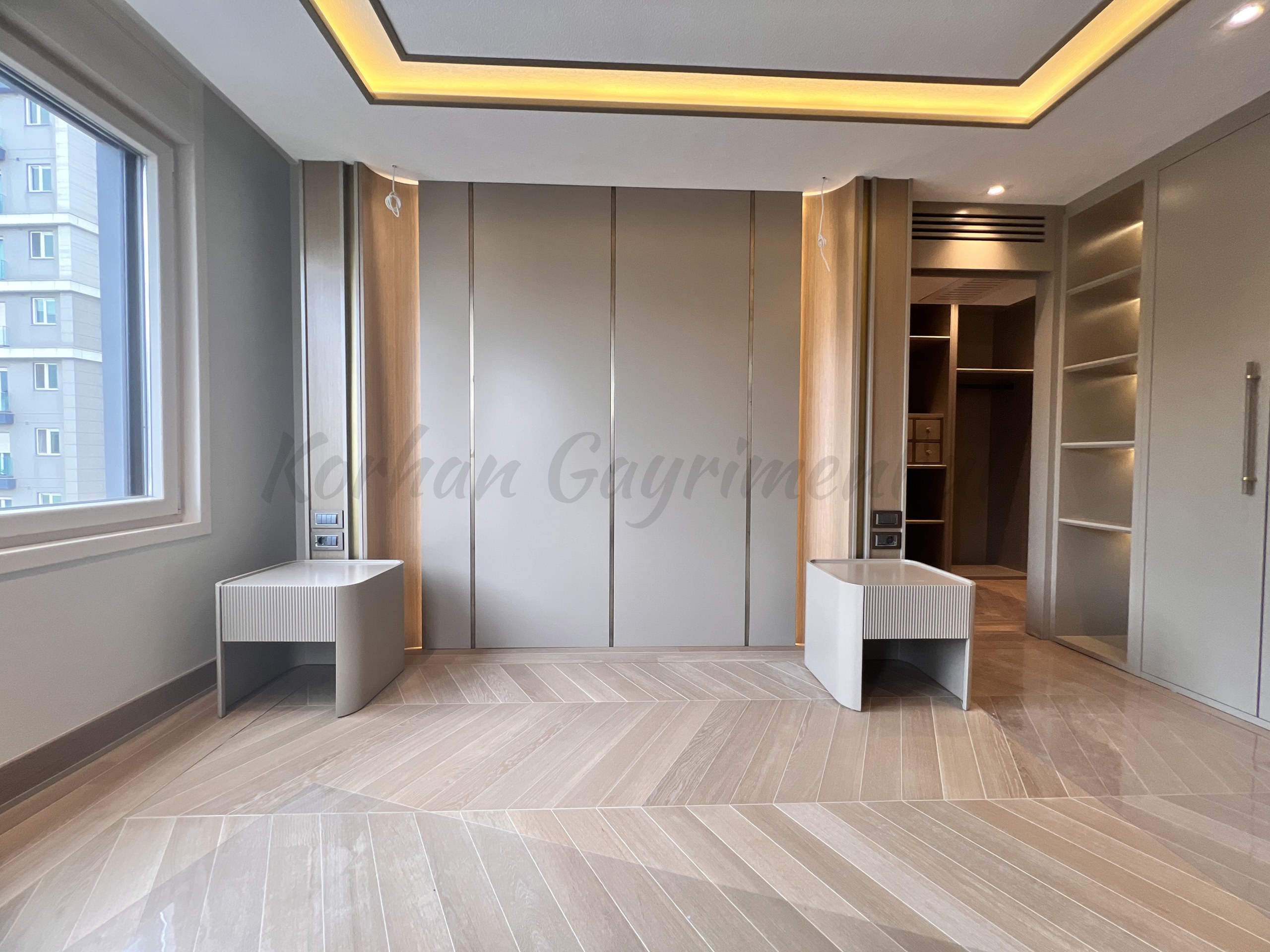 KALAMIŞ'TA KESİNTİSİZ DENİZ VE MARİNA MANZARALI 155M2 NET 4+1 SIFIR