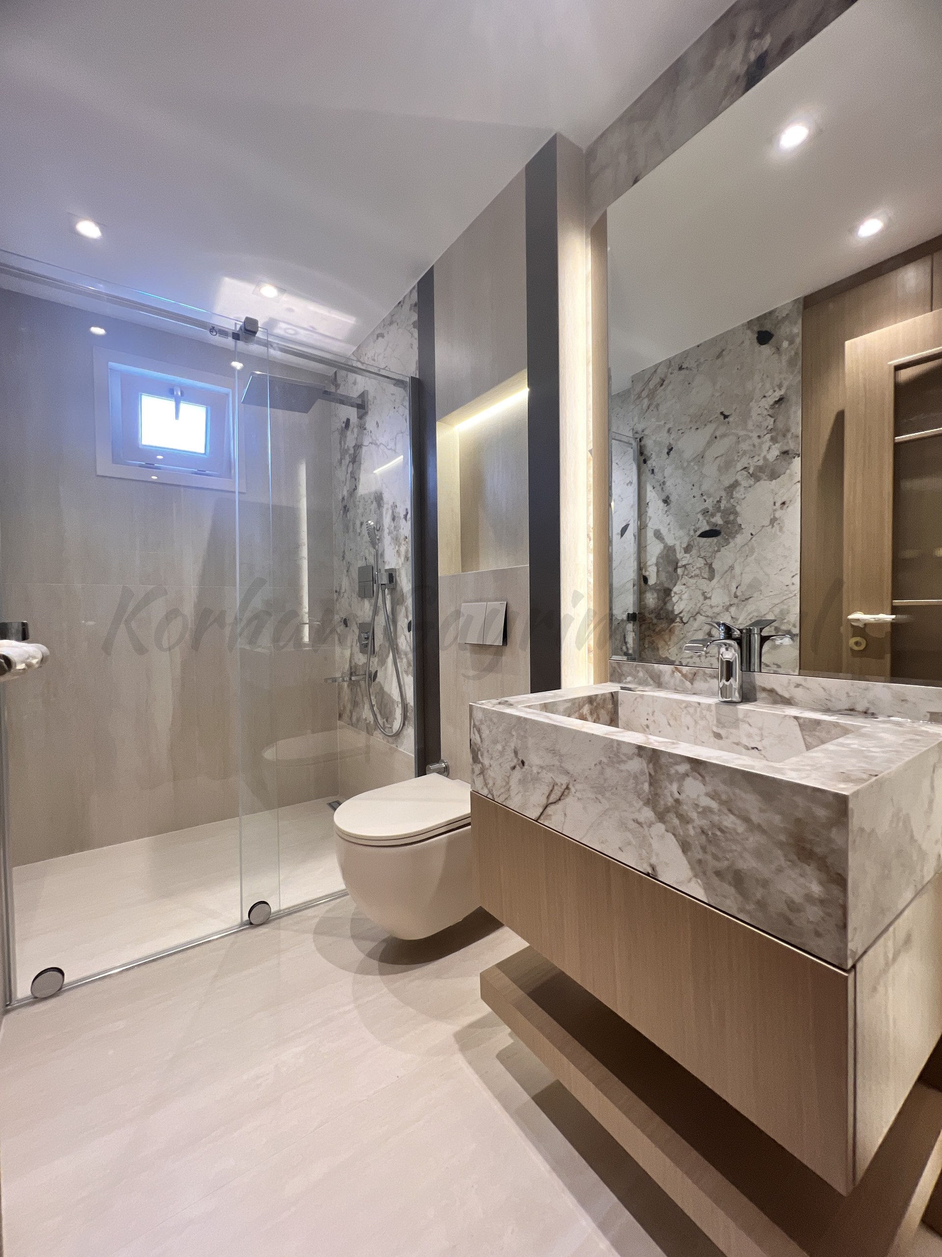 KALAMIŞ'TA KESİNTİSİZ DENİZ VE MARİNA MANZARALI 155M2 NET 4+1 SIFIR