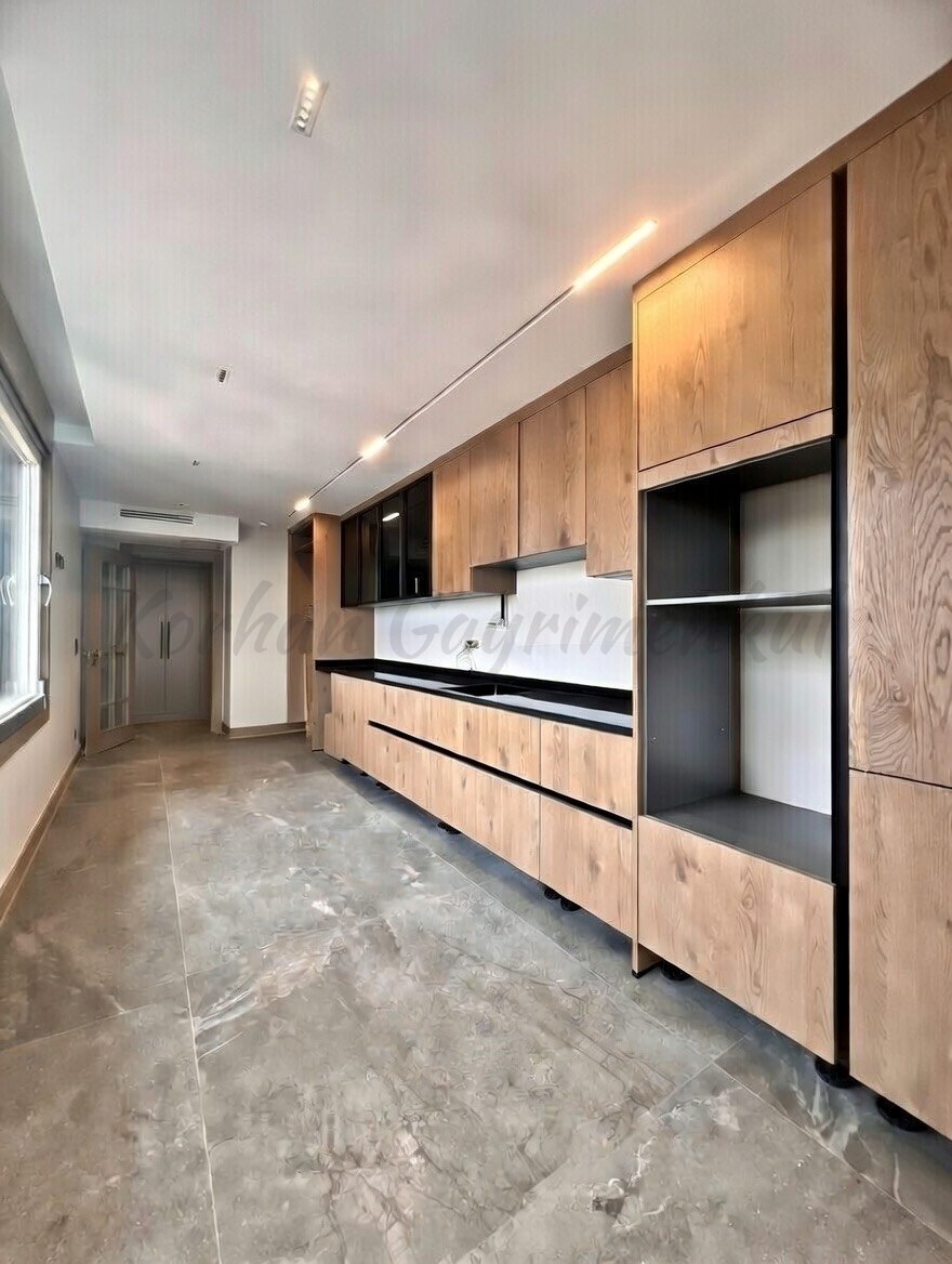 KALAMIŞ'TA KESİNTİSİZ DENİZ VE MARİNA MANZARALI 155M2 NET 4+1 SIFIR